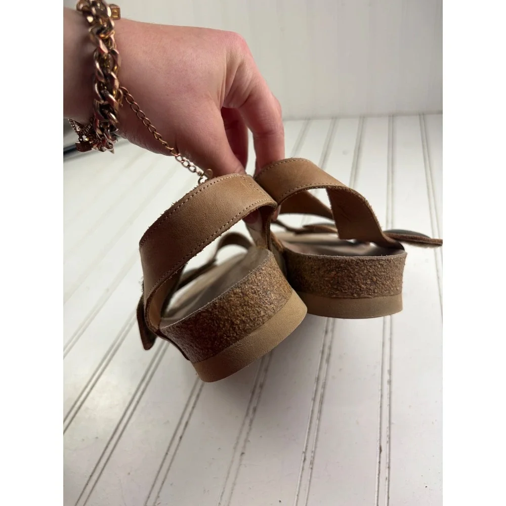 Taos Carousel 3 Tan Laurie Sandals Women's Size 10-10.5 EU 41 $175